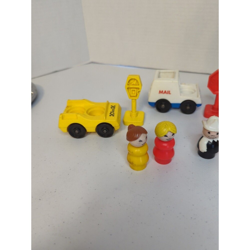 Vintage Fisher-Price Little People  Figures, Car, Mailbox , Signs  Mixed Lot - Picture 4 of 4